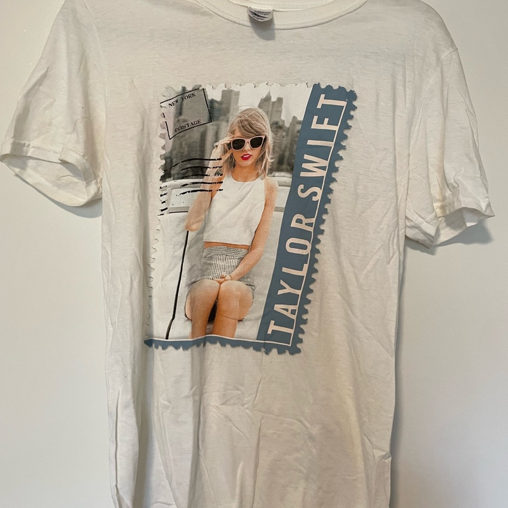 Taylor Swift 1989 tour postage New York gildan tee shirt